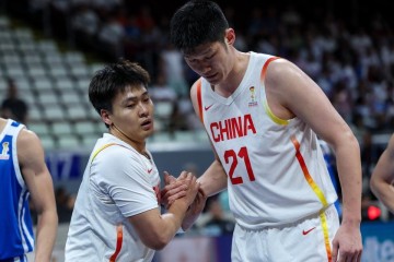 开云-拒重演马尼拉悲剧！中国男篮连续两场大逆转 出线前景大好